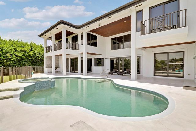 18411 SE Lakeside Drive, Jupiter, FL 33469