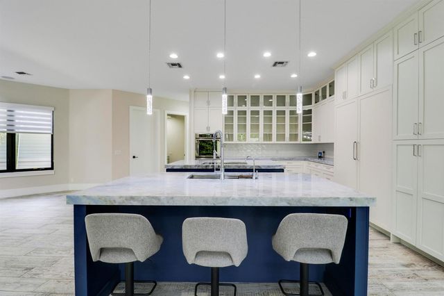 18411 SE Lakeside Drive, Jupiter, FL 33469