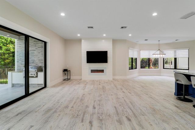 18411 SE Lakeside Drive, Jupiter, FL 33469