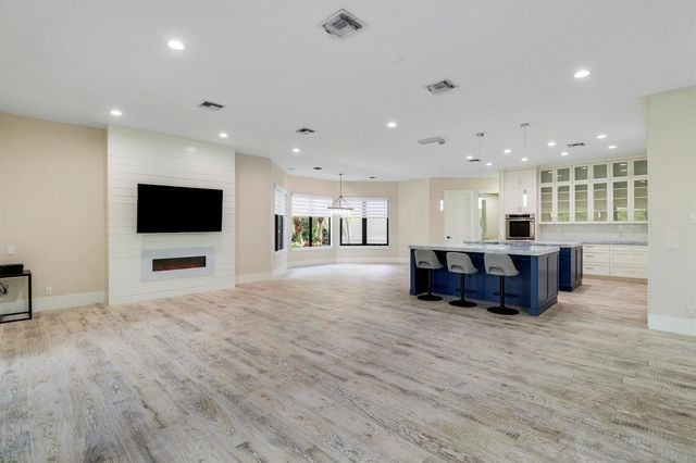 18411 SE Lakeside Drive, Jupiter, FL 33469
