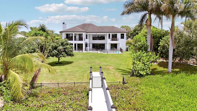 18411 SE Lakeside Drive, Jupiter, FL 33469