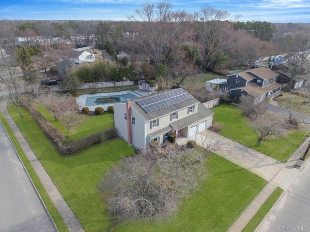 71 Loop Drive, Sayville, NY 11782