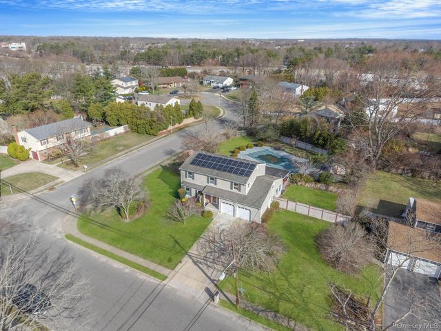 71 Loop Drive, Sayville, NY 11782