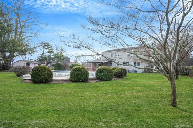 71 Loop Drive, Sayville, NY 11782