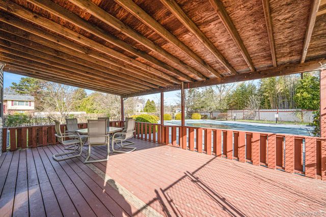 71 Loop Drive, Sayville, NY 11782