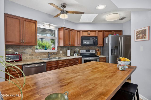 129 Red Bird Lane, Hampstead, NC 28443