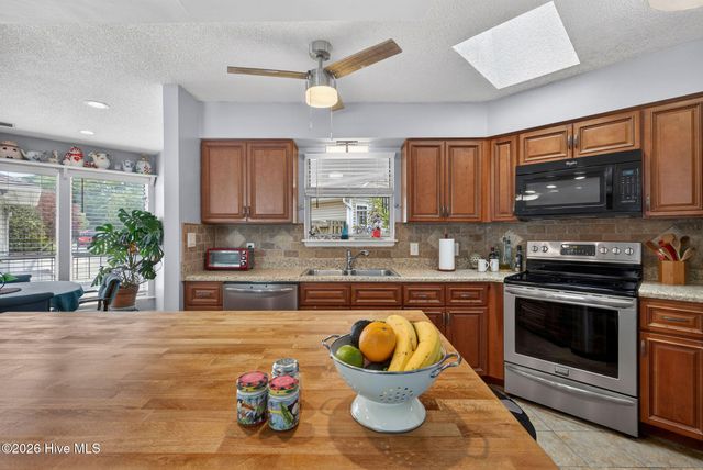 129 Red Bird Lane, Hampstead, NC 28443