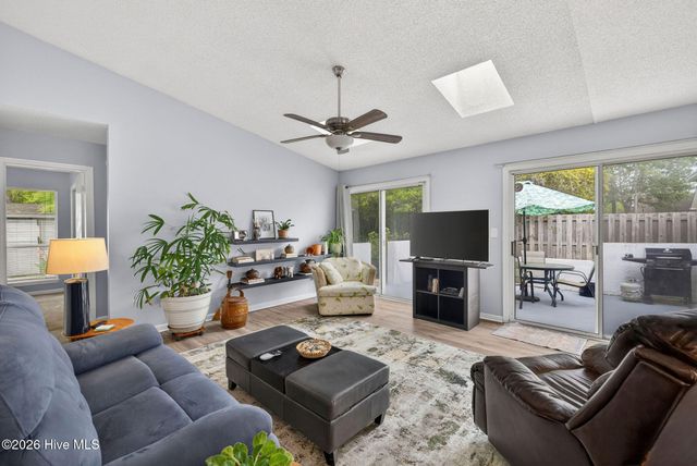 129 Red Bird Lane, Hampstead, NC 28443
