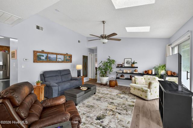 129 Red Bird Lane, Hampstead, NC 28443