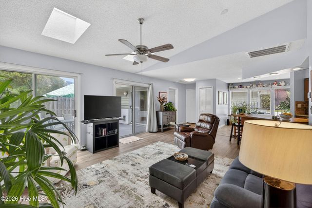 129 Red Bird Lane, Hampstead, NC 28443