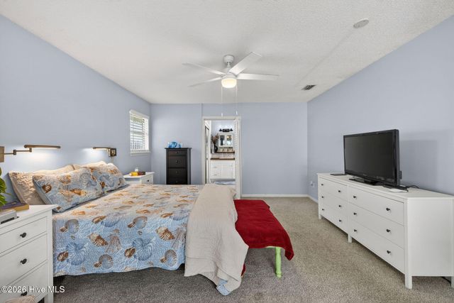 129 Red Bird Lane, Hampstead, NC 28443