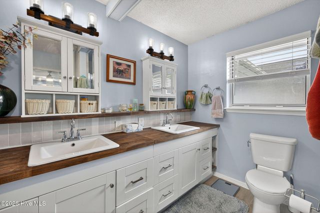 129 Red Bird Lane, Hampstead, NC 28443