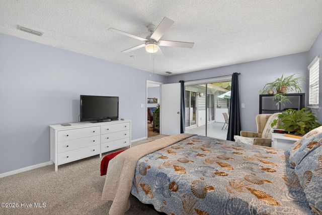 129 Red Bird Lane, Hampstead, NC 28443