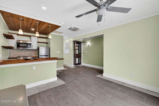 129 Red Bird Lane, Hampstead, NC 28443