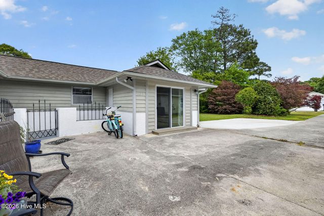 129 Red Bird Lane, Hampstead, NC 28443
