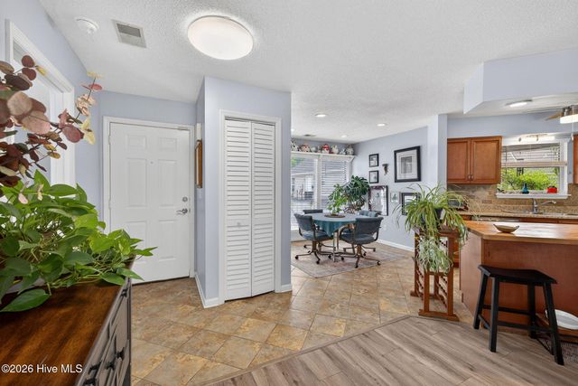 129 Red Bird Lane, Hampstead, NC 28443