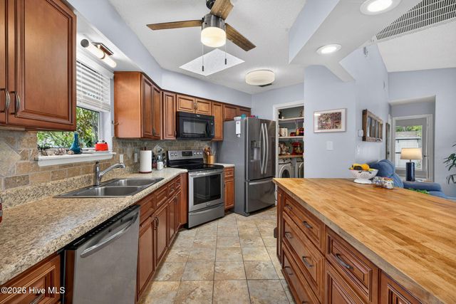 129 Red Bird Lane, Hampstead, NC 28443
