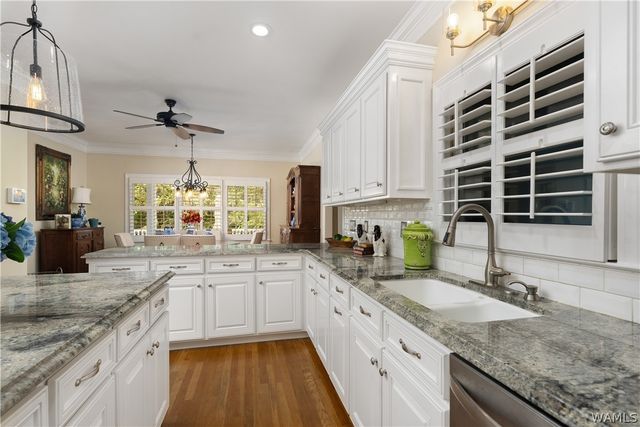 1512 Juniper Ridge, Northport, AL 35473