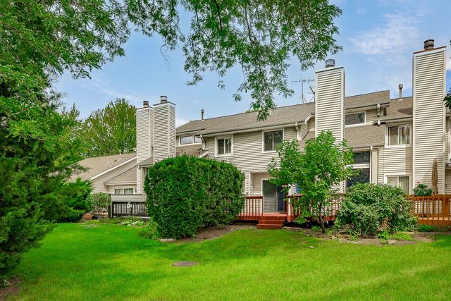 30W289 Pinehurst Drive 289, Naperville, IL 60563