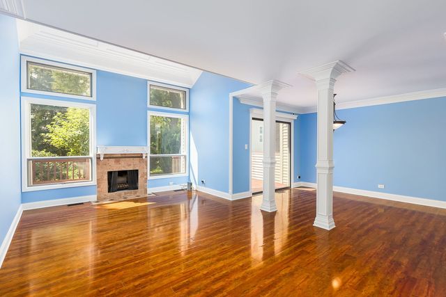 30W289 Pinehurst Drive 289, Naperville, IL 60563