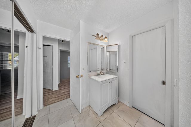 1462 SE NORTH BALCOURT Court SE, Port St. Lucie, Port St Lucie, FL 34952