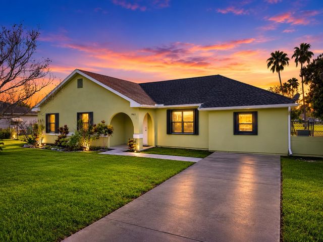 1462 SE NORTH BALCOURT Court SE, Port St. Lucie, Port St Lucie, FL 34952