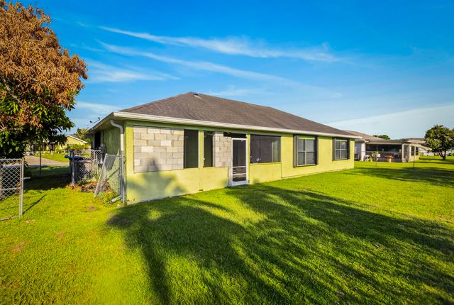 1462 SE NORTH BALCOURT Court SE, Port St. Lucie, Port St Lucie, FL 34952