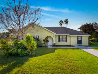 1462 SE NORTH BALCOURT Court SE, Port St. Lucie, Port St Lucie, FL 34952