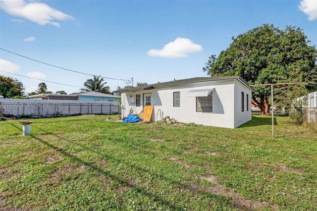 2440 NW 152nd Ter, Miami Gardens, FL 33054