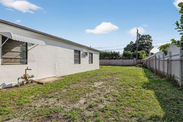 2440 NW 152nd Ter, Miami Gardens, FL 33054