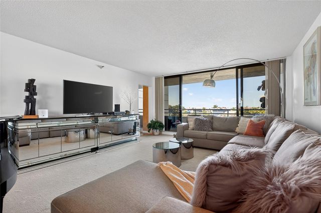 5950 PELICAN BAY PLAZA S 406, Gulfport, FL 33707