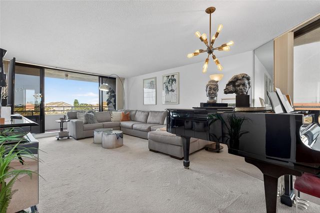 5950 PELICAN BAY PLAZA S 406, Gulfport, FL 33707