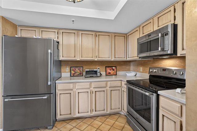 5950 PELICAN BAY PLAZA S 406, Gulfport, FL 33707