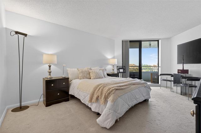 5950 PELICAN BAY PLAZA S 406, Gulfport, FL 33707