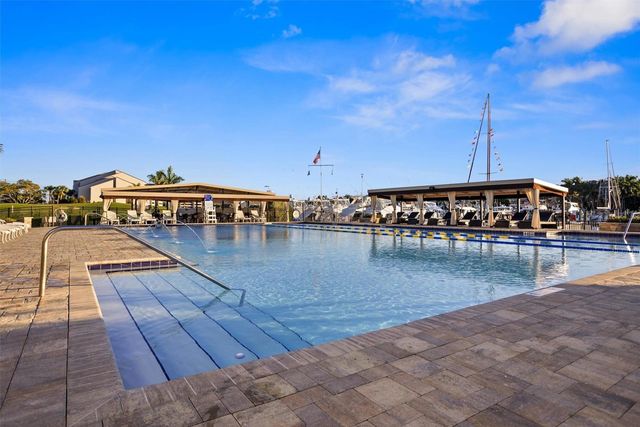 5950 PELICAN BAY PLAZA S 406, Gulfport, FL 33707