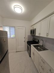 7435 Byron Ave 06, Miami Beach, FL 33141