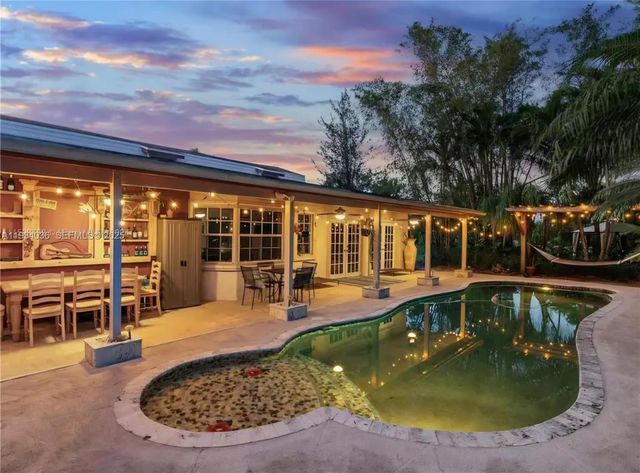 19810 SW 200th St, Miami, FL 33187