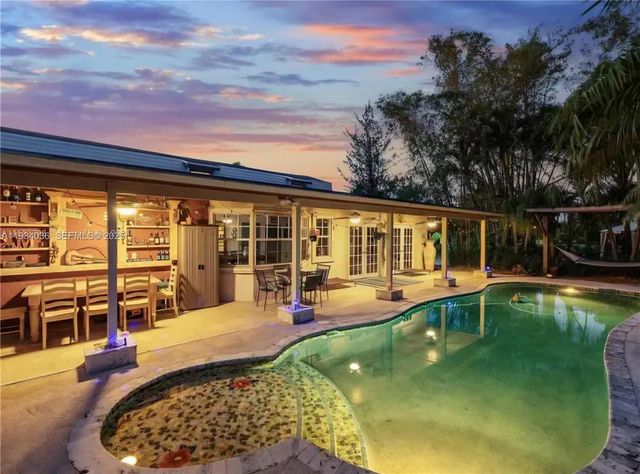 19810 SW 200th St, Miami, FL 33187