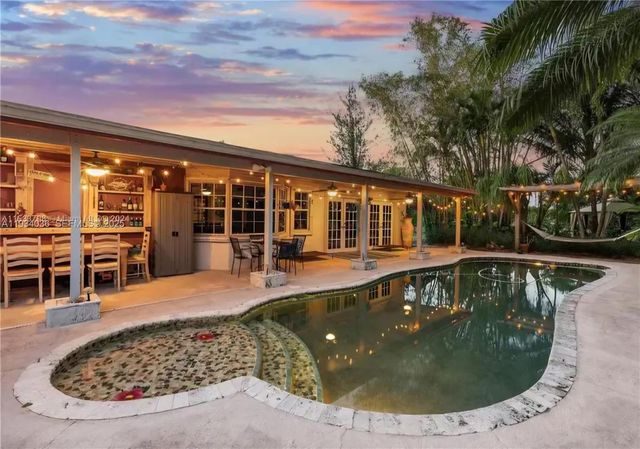 19810 SW 200th St, Miami, FL 33187