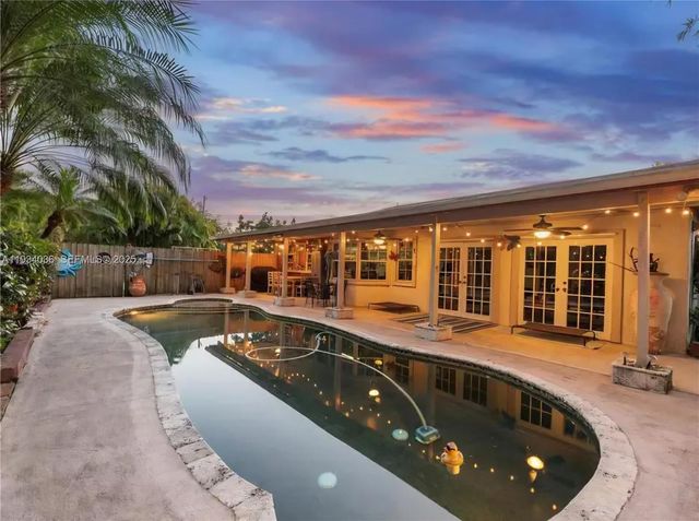 19810 SW 200th St, Miami, FL 33187