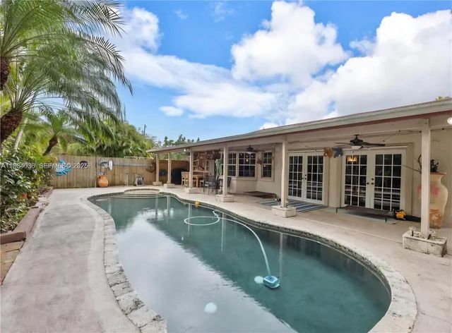 19810 SW 200th St, Miami, FL 33187