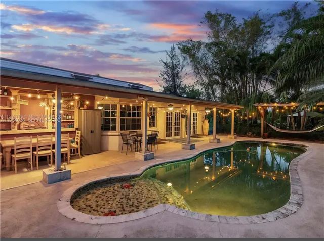 19810 SW 200th St, Miami, FL 33187