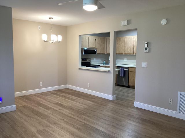410 Pine Glen Lane B-2, Greenacres, FL 33463