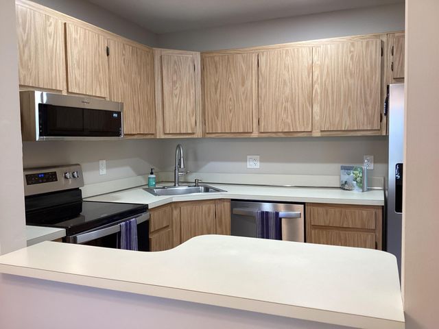 410 Pine Glen Lane B-2, Greenacres, FL 33463