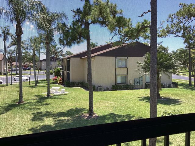 410 Pine Glen Lane B-2, Greenacres, FL 33463