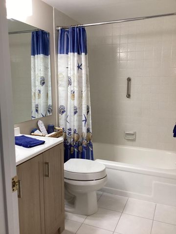 410 Pine Glen Lane B-2, Greenacres, FL 33463