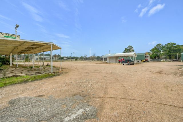 7644 Spring Cypress Road, Spring, TX 77379