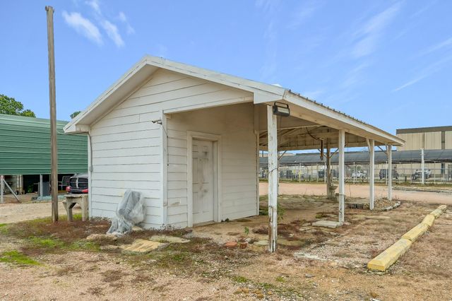 7644 Spring Cypress Road, Spring, TX 77379