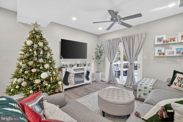 21 WINTERBERRY CT, Glassboro, NJ 08028