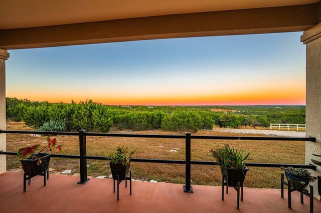 200 Shamrock Lane, Kerrville, TX 78028
